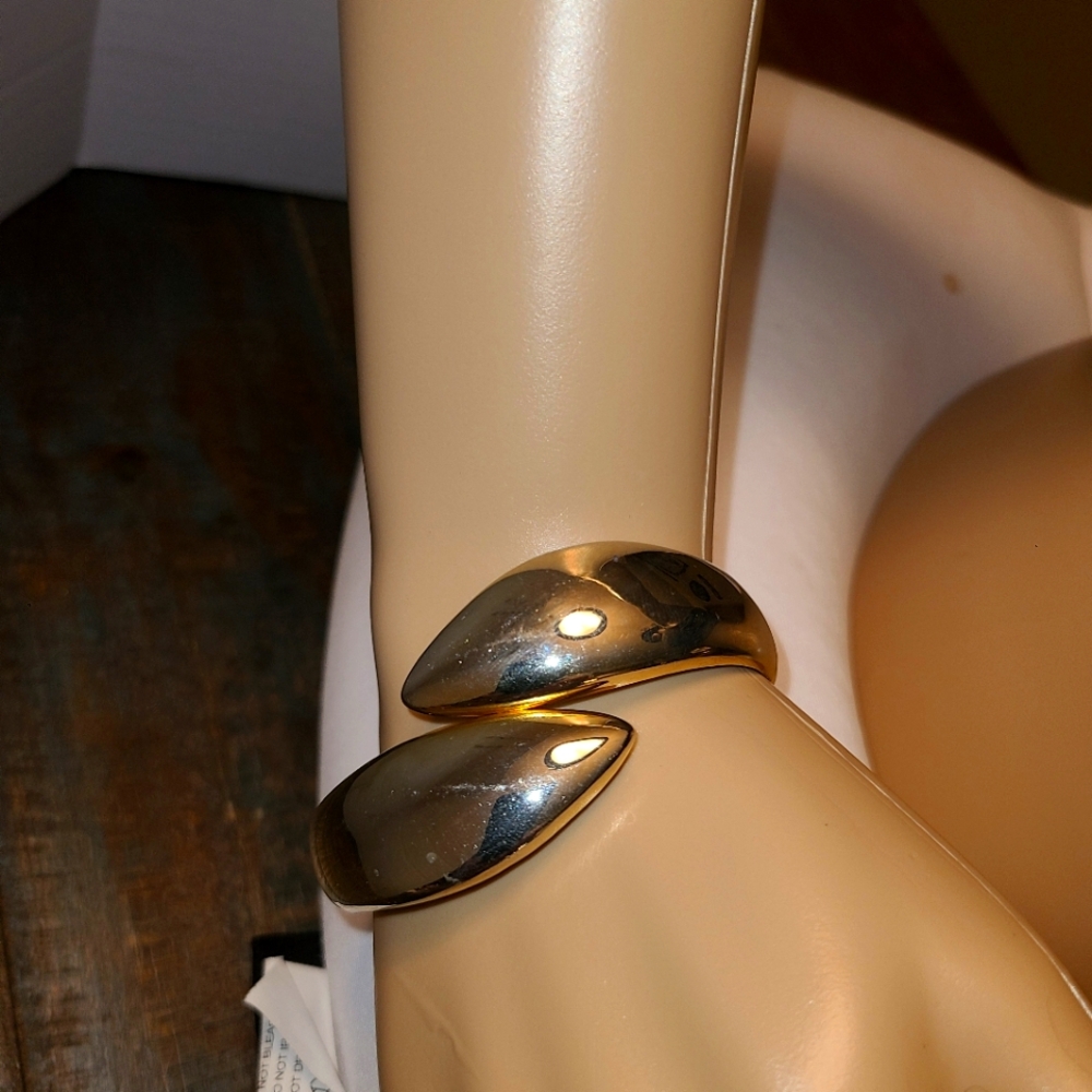 Gold Tone Wrap Around Wrist Hinged Bracelet 40's Style